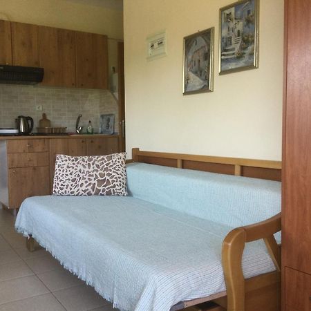 Helios Apartment Nea Vrasna Bagian luar foto