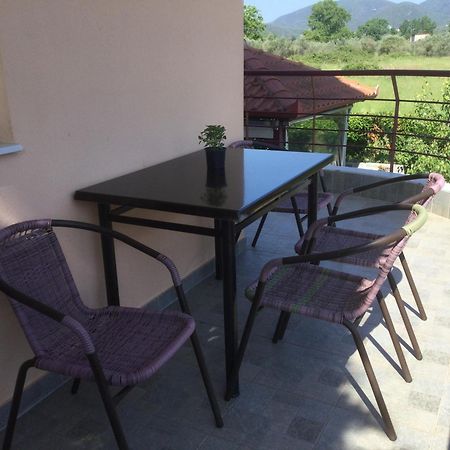 Helios Apartment Nea Vrasna Bagian luar foto