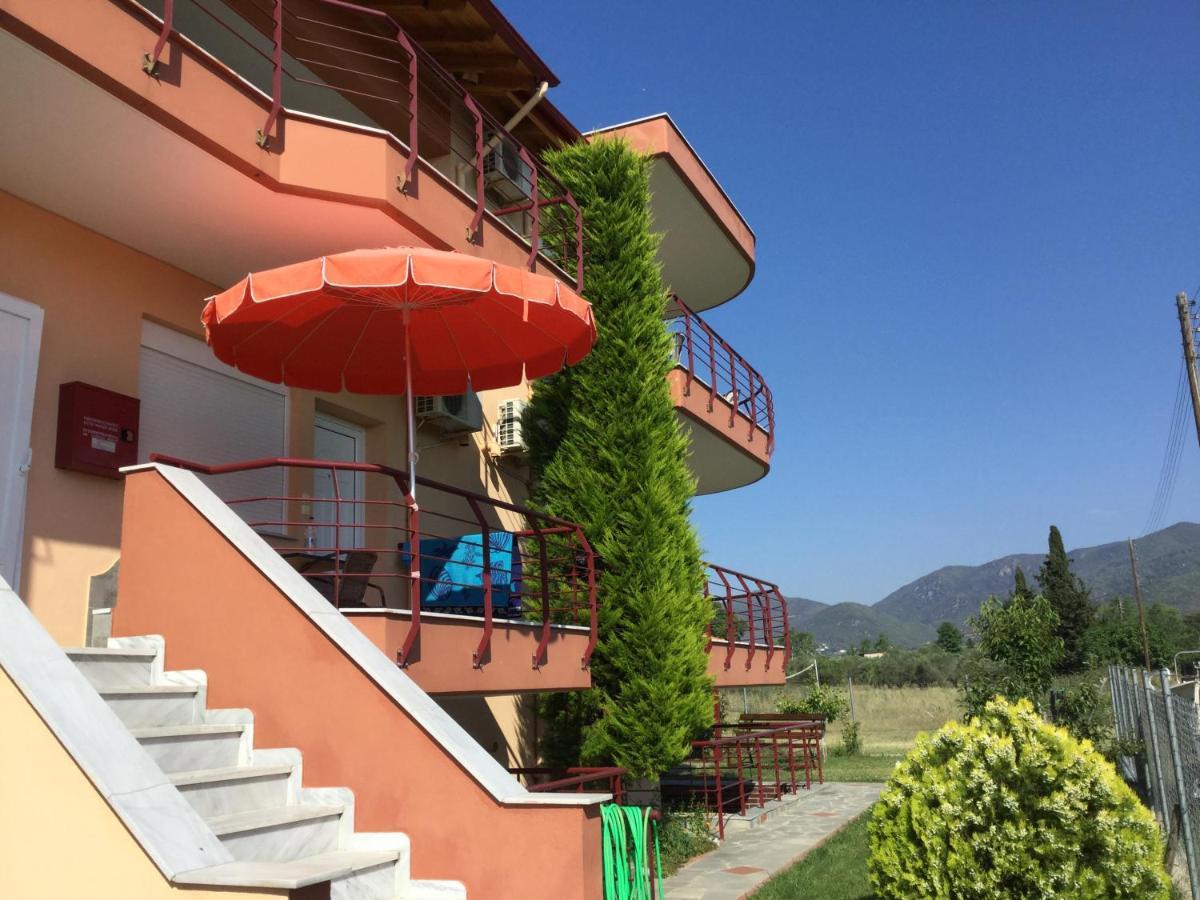 Helios Apartment Nea Vrasna Bagian luar foto