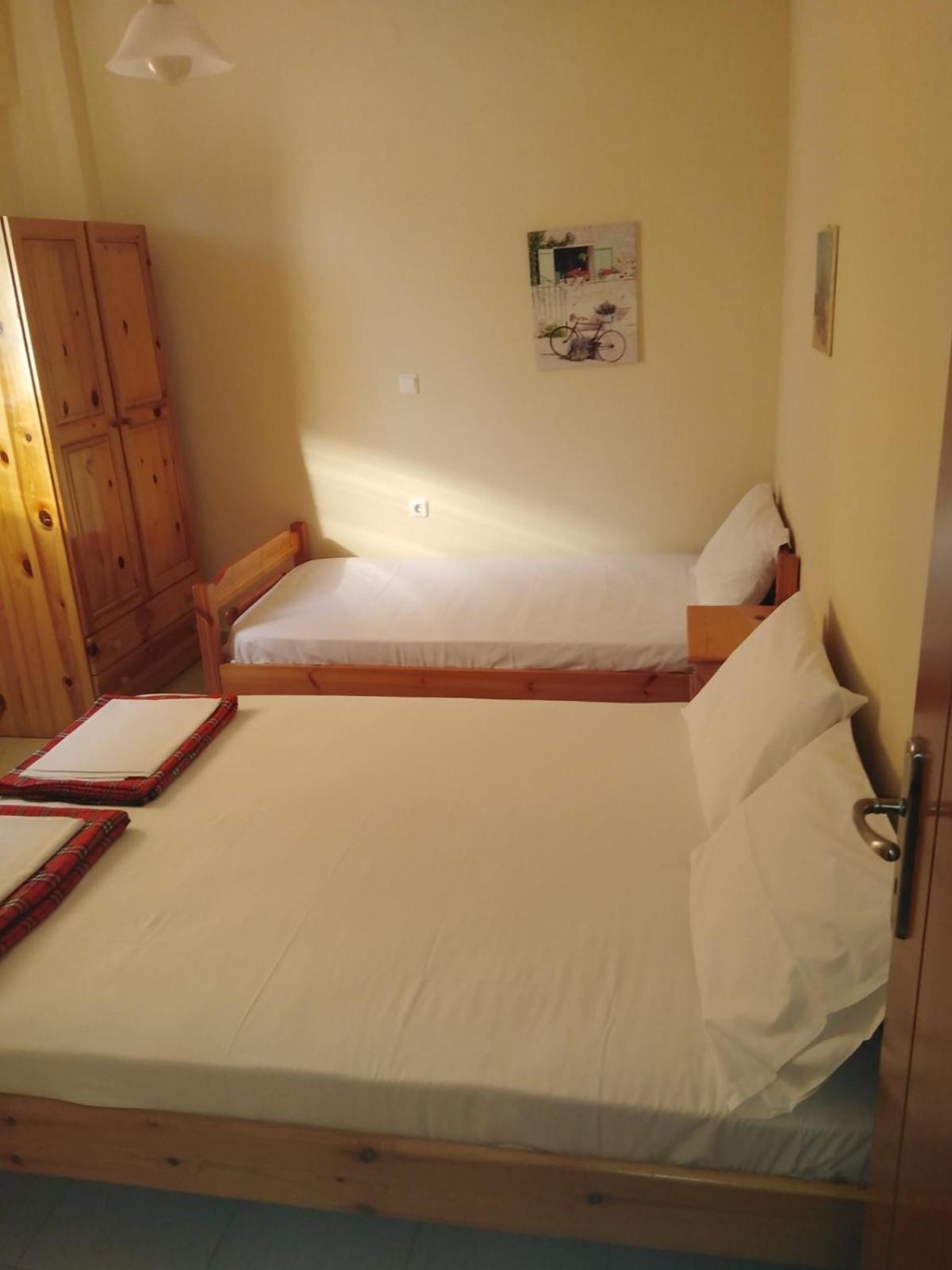 Helios Apartment Nea Vrasna Bagian luar foto