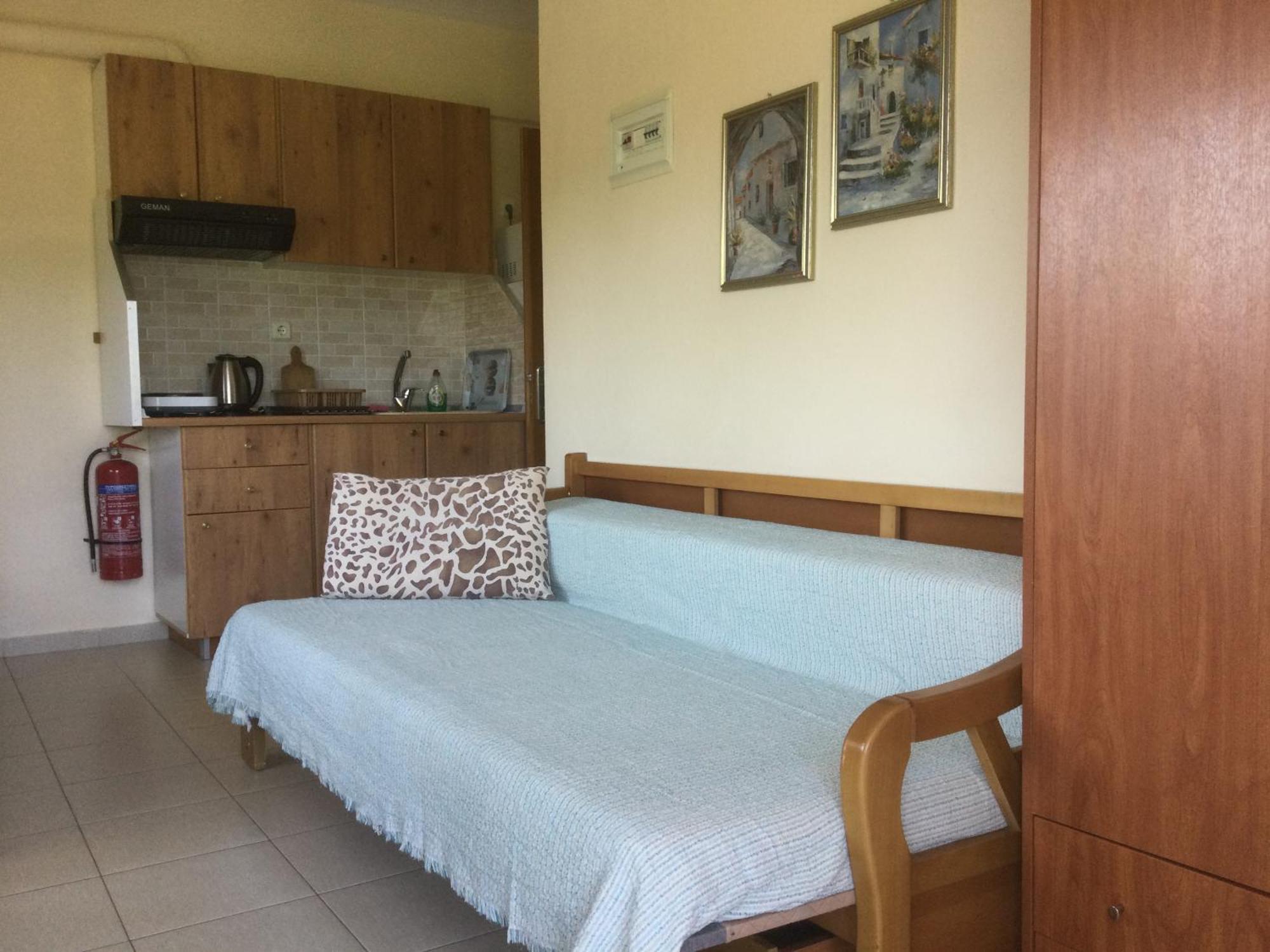 Helios Apartment Nea Vrasna Bagian luar foto