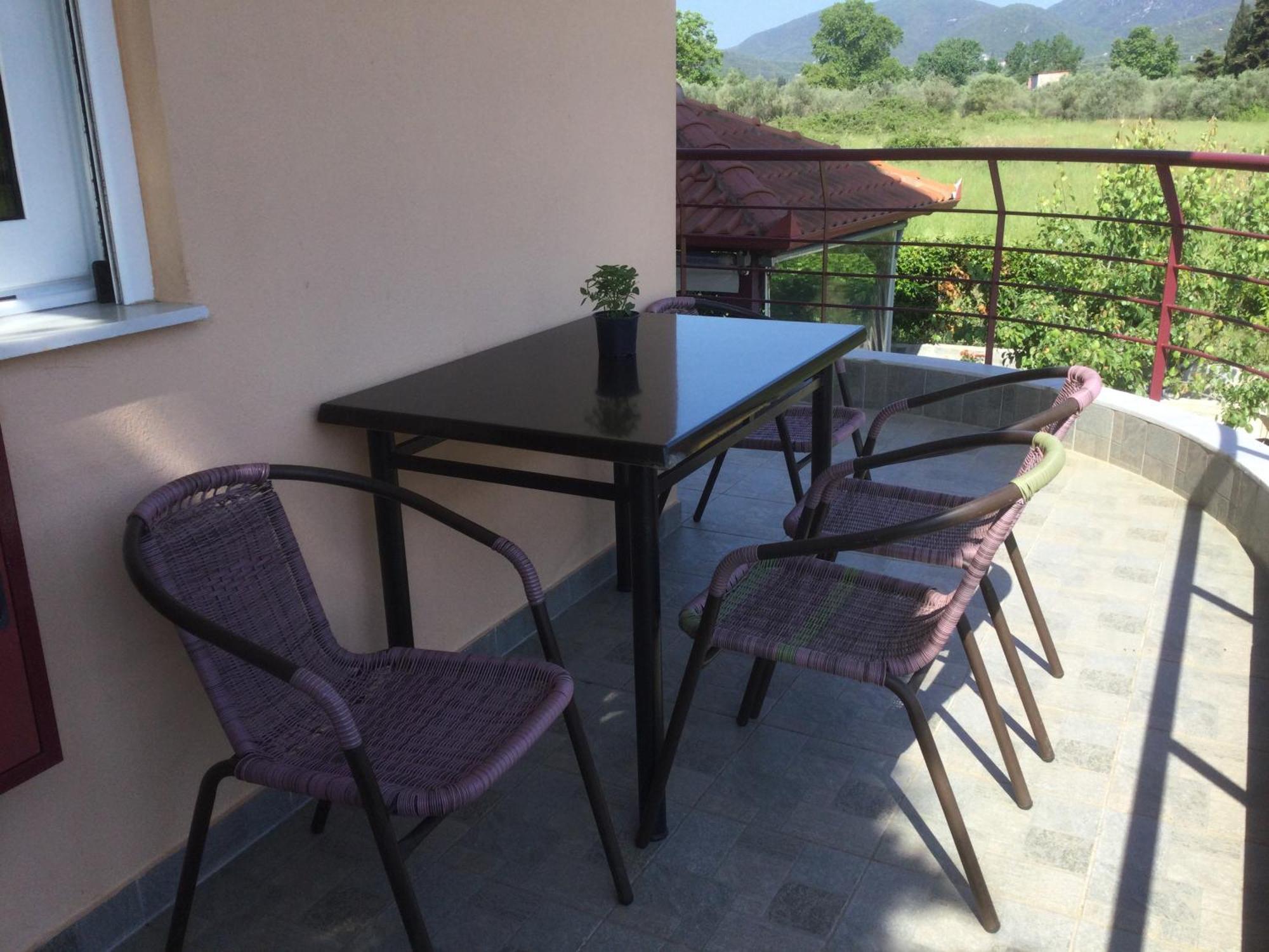 Helios Apartment Nea Vrasna Bagian luar foto