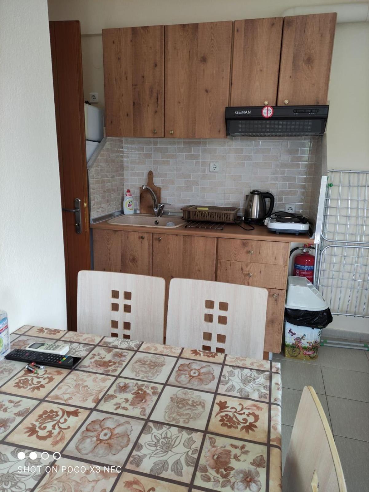 Helios Apartment Nea Vrasna Bagian luar foto